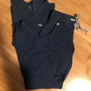 FIGS brand Zamora Jogger bottoms and One Pocket scrub top
